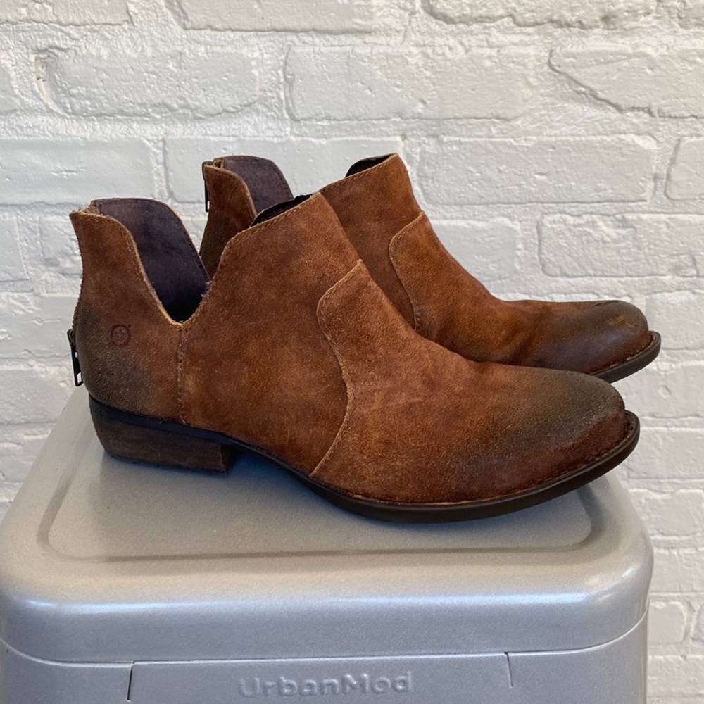 Born Handcrafted Footwear - Women’s size 9